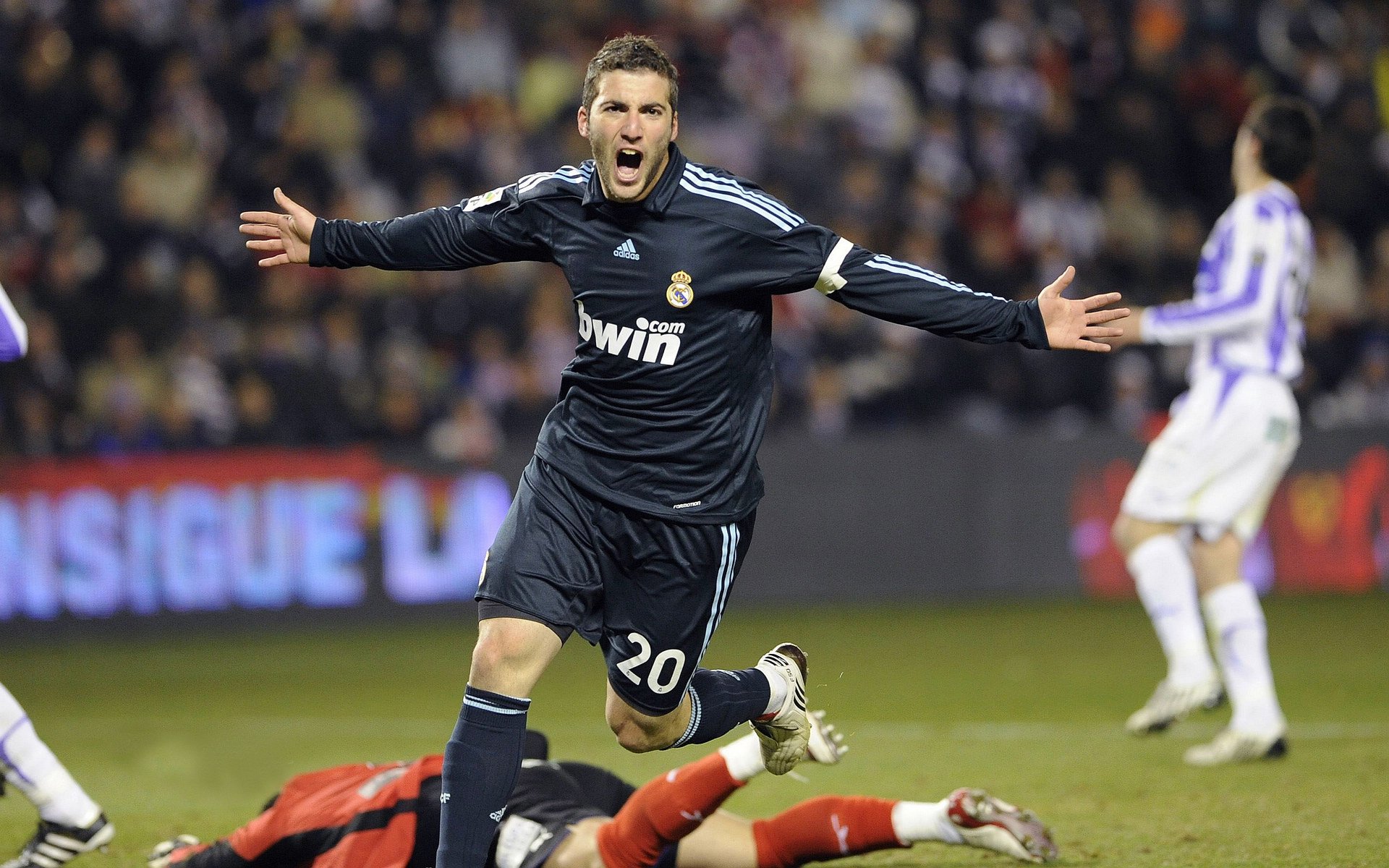 开云体育官网-欧冠淘汰赛之夜，弗拉霍维奇让对手彻底绝望  第2张